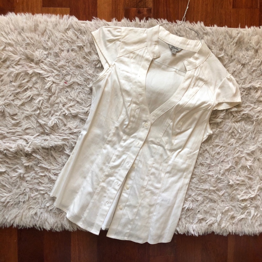 GUESS: White vneck button up shirt